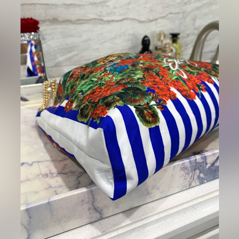 ❌SOLD❌Authentic Dolce & Gabbana Portofino Printed Shoulder Bag. - Picture 12 of 17